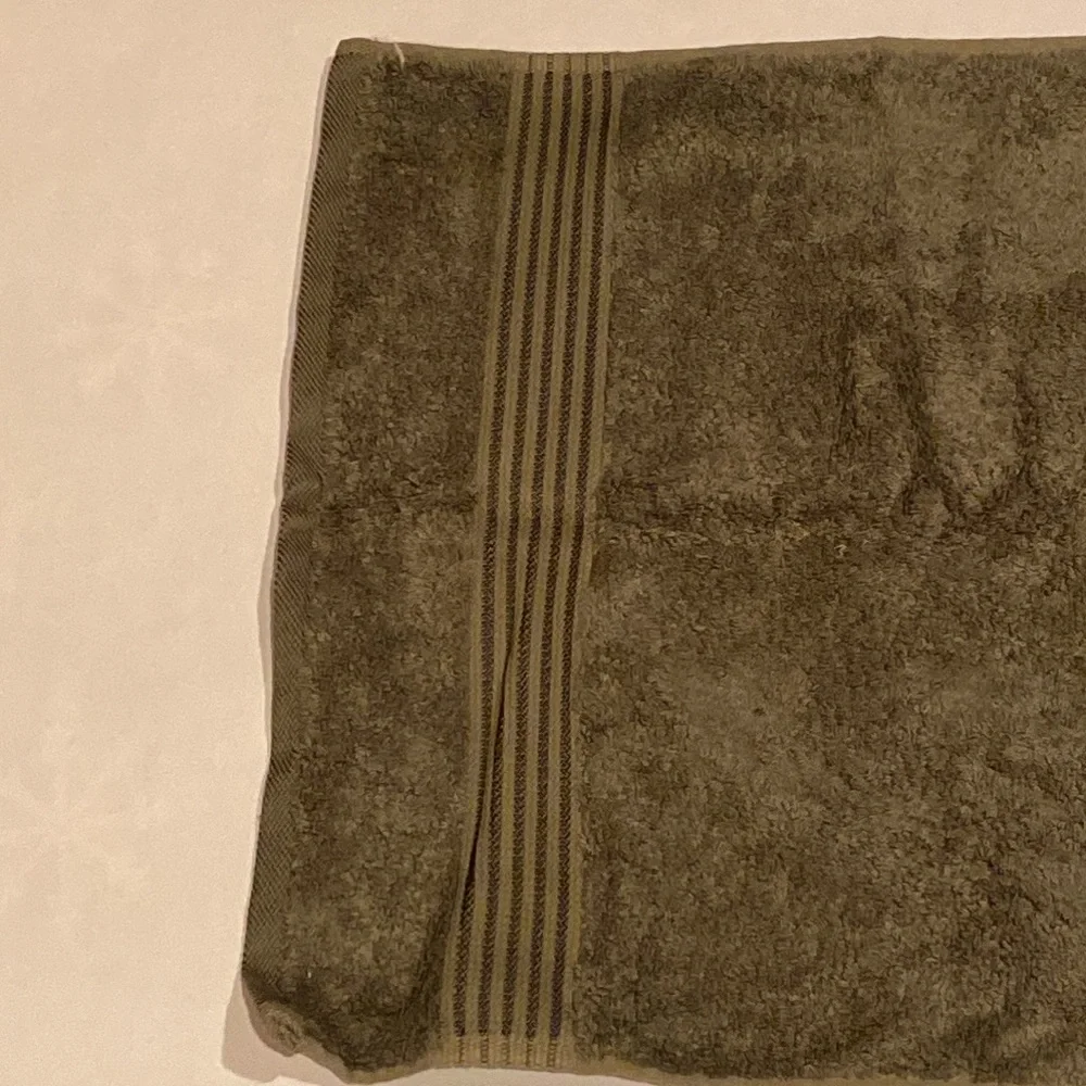 NEW BNWOT Home spa Olive green Large Hand towel 15.5